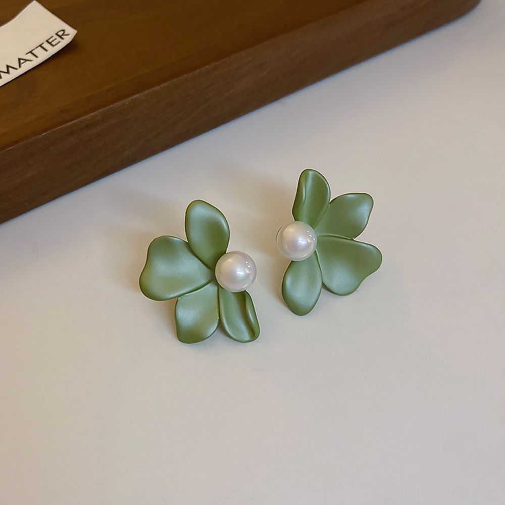 Arzonai Green Flower Detail  Drop Earrings for girls and women