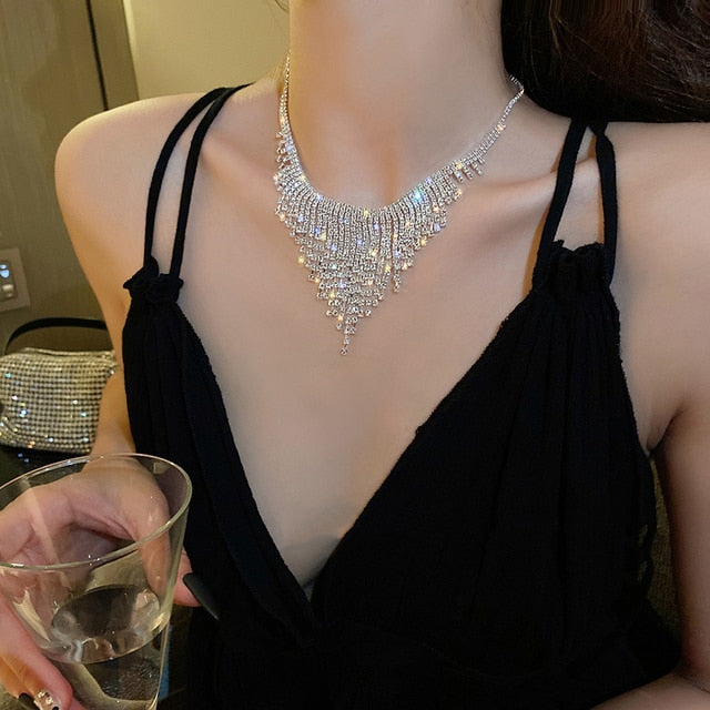 Arzonai 2023 New Dainty Long Shiny Crystal Pendant Necklaces For Women Hyperbole Characteristic Necklace Jewelry Gifts