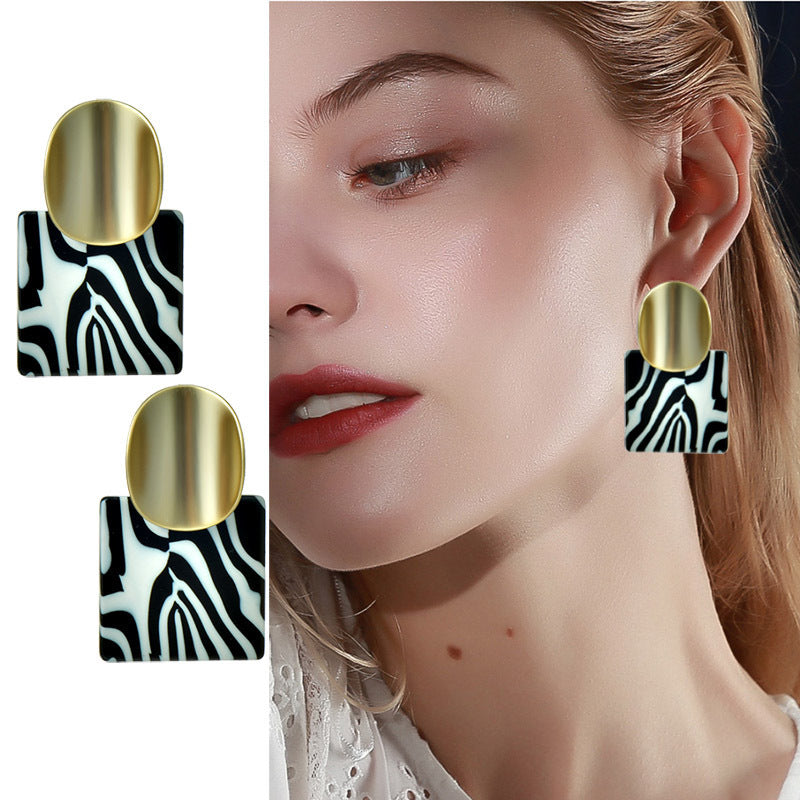 Arzonai Korean atmosphere exaggerated personality frosted gold checkerboard earrings new design acrylic earrings for women and Girls