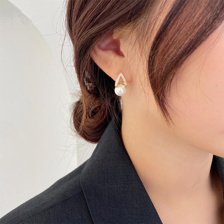 Arzonai South Korea's Dongdaemun temperament triangle pearl earrings simple full diamond rhinestone lady earrings gentle earrings silver needles for women and Girls