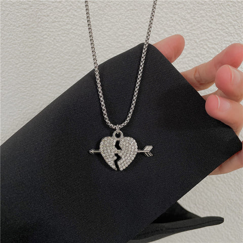 Arzonai Japanese and Korean personality hip-hop full diamond love necklace female light luxury niche high-end diamond-encrusted one arrow through the heart pendant sweater chain
