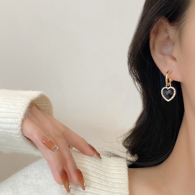Arzonai  love diamond earrings female personality black peach heart earrings cold wind light luxury retro earrings