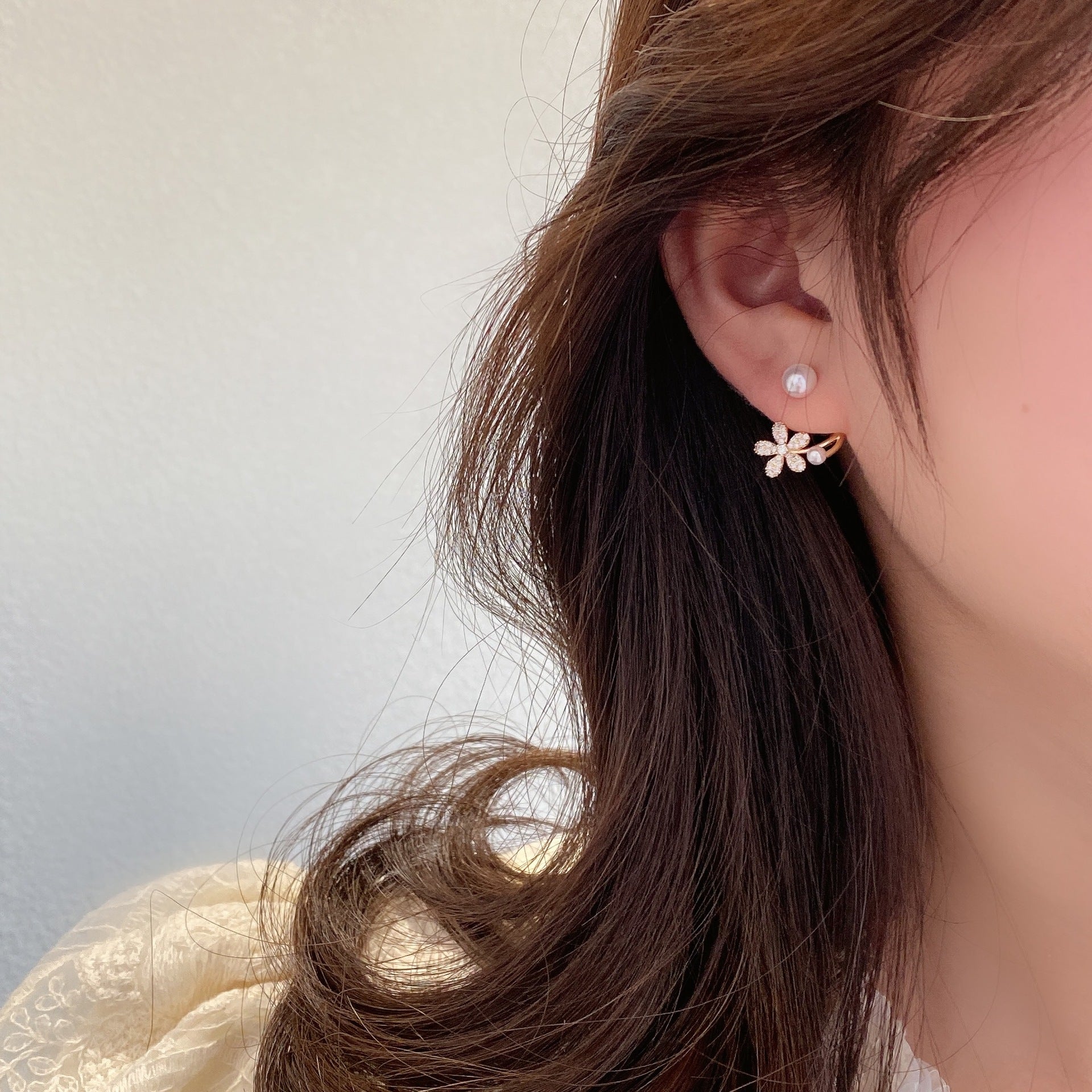 Arzonai Korean niche design pearl flower earrings 2021 new trendy light luxury two-wear small stud earrings for women