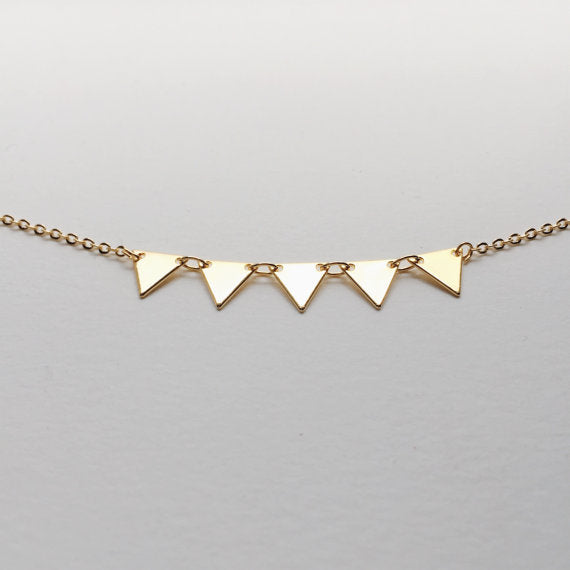 Arzonai Triangle Necklace Adjustable Length