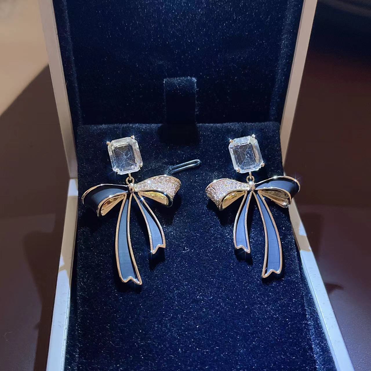 Arzonai micro-inlaid square zircon paint bow earrings female niche models intellectual wild ear jewelry wholesale