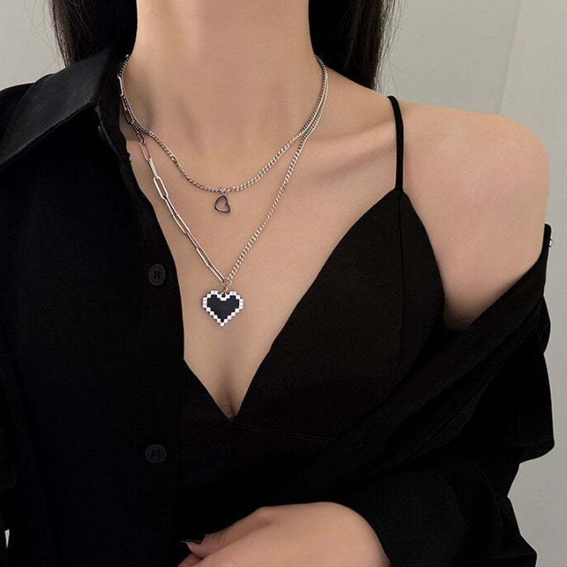 Arzonai Niche design sense black love ins hip-hop necklace female 2022 new sweet and cool heart-shaped clavicle chain