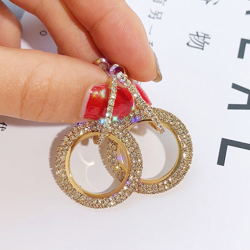 Arzonai Korean version temperament geometric earrings circle full of diamonds goddess earrings interlocking creative small jewelry factory direct sales