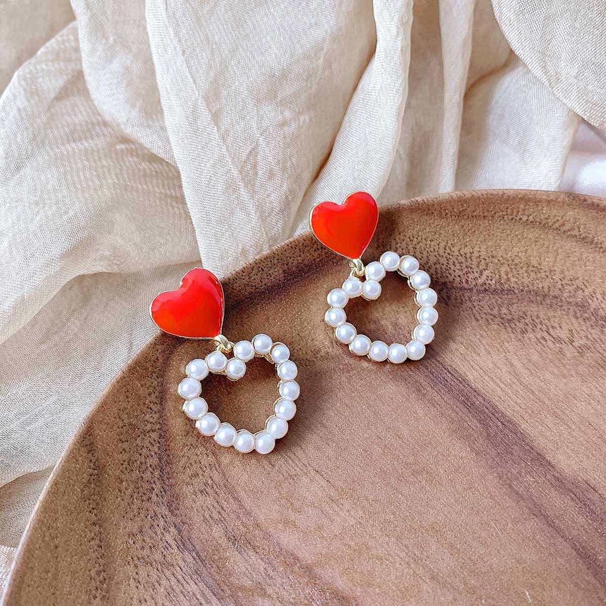 Arzonai South Korea Dongdaemun Double Love Heart Earrings Heart Shaped Oil Drop Hollow Alloy Earrings Female S925 Silver Needle Imitation Pearl Earrings