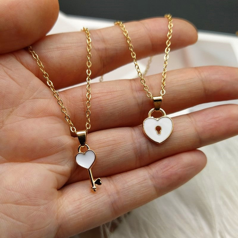 Arzonai One pair of couple necklace simple fashion small key lock love pendant golden clavicle chain necklace gift