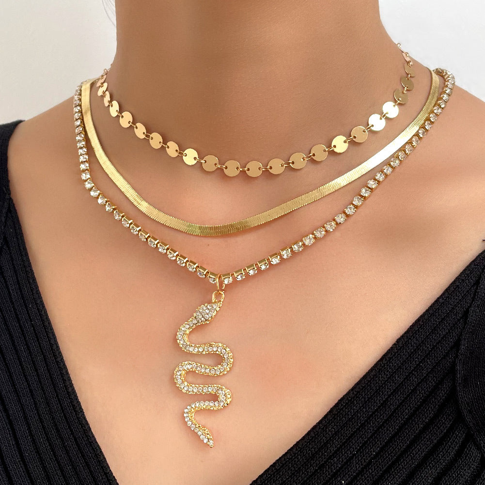 Arzonai Trendy temperament small disc accessories snake bone chain necklace Europe and the United States diamond-studded snake pendant crystal necklace