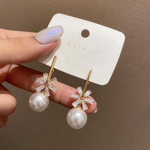 Arzonai Korean temperament petal pearl earrings female s925 silver needle new high-end sense net red retro style all-match earrings tide for women and Girls