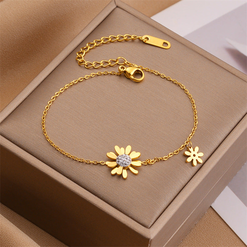 Arzonai New titanium steel small daisy bracelet female gold bracelet does not fade light luxury niche design jewelry wholesale