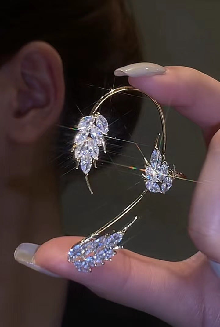 Arzonai 2pcs/1 Pair Douyin spring new jewelry trend flash diamond leaf feather zircon ladies no ear pierced ear bone clip earrings