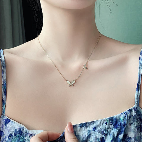 Arzonai 2022 new diamond-encrusted opal butterfly necklace female niche design sense ins simple temperament high-end pendant