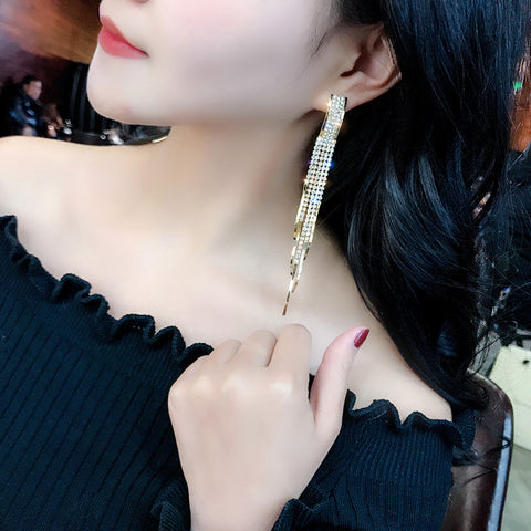 Arzonai Korean version of diamond-studded fairy earrings fashion high-end wholesale net celebrity temperament super fairy tassel face thin earrings exaggerated