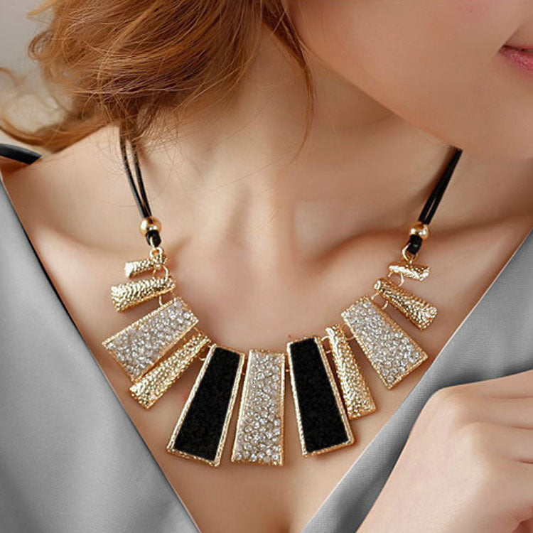 Arzonai European and American exaggerated aesthetic geometric leather rope rhinestone dripping oil necklace European and American style necklace