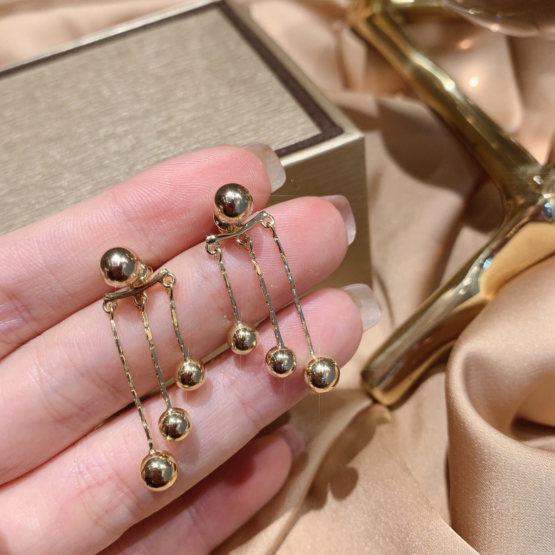 Arzonai  tassel earrings 2022 new high-end light luxury round metal earrings for women and Girls