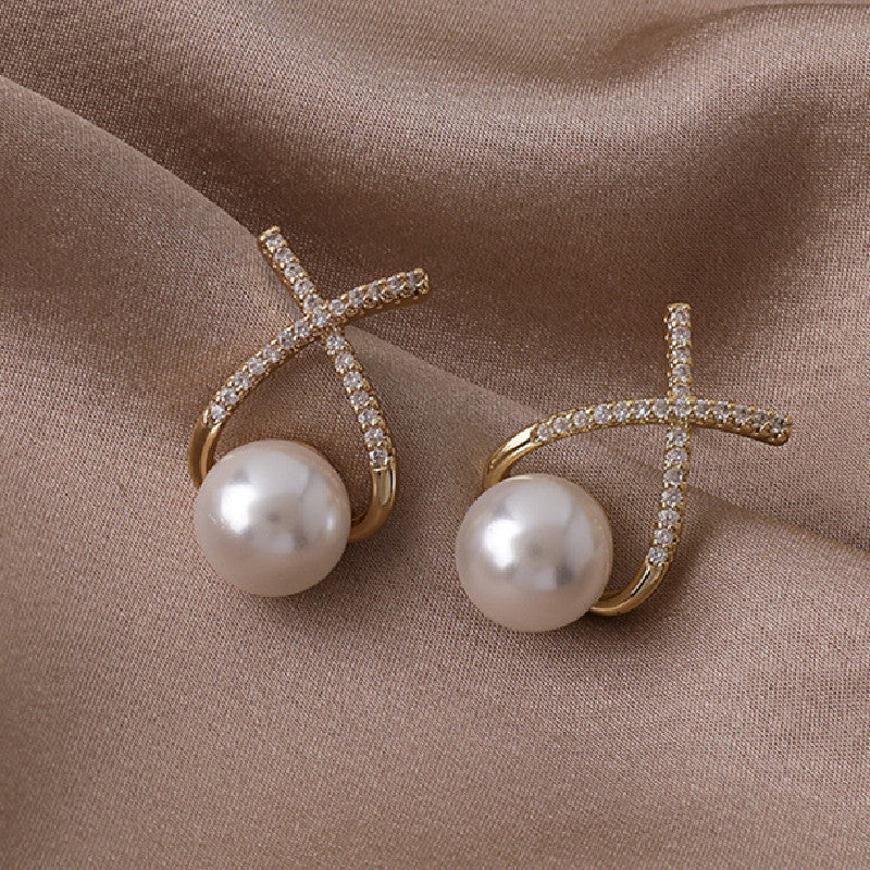 Arzonai  South Korea's  new fashion small diamond-studded cross pearl earrings female exquisite small fragrance net red earrings