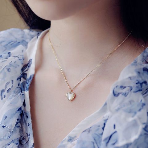Arzonai Small peach heart necklace women's light luxury niche design sense of the new year's collarbone chain ins trendy accessories