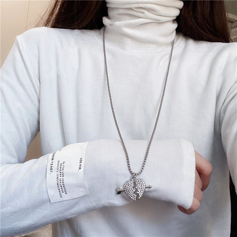Arzonai Japanese and Korean personality hip-hop full diamond love necklace female light luxury niche high-end diamond-encrusted one arrow through the heart pendant sweater chain