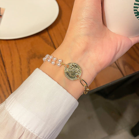 Arzonai Double-layer pearl bracelet female Xia ins niche design jewelry portrait gold coin high-end temperament all-match bracelet