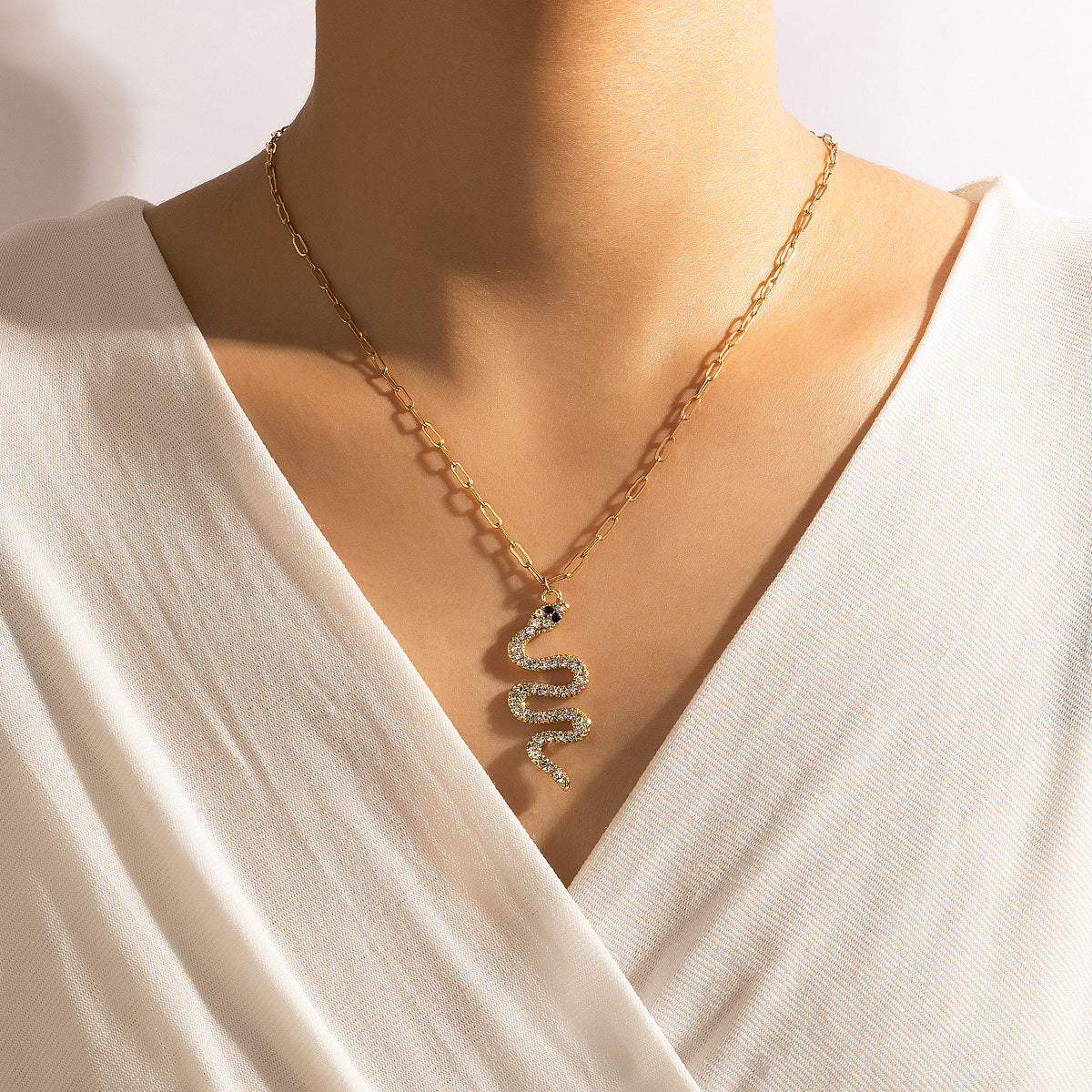 Arzonai  fashion jewelry snake-shaped element necklace personalized fashion golden retro snake pendant