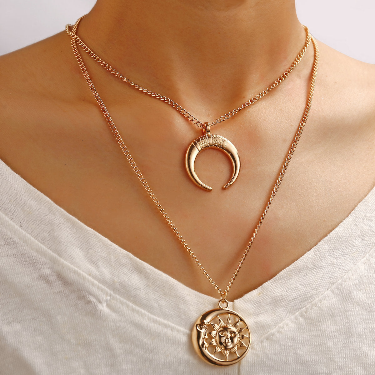 Arzonai European and American cross-border new sun goddess necklace, creative retro simple temperament moon pendant sweater chain