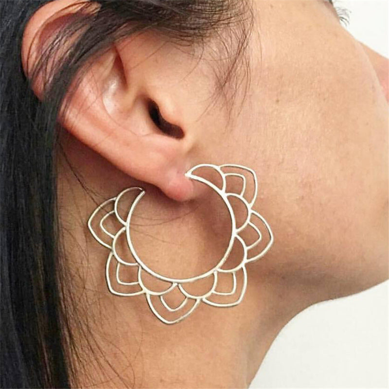 Arzonai popular hollow flower earrings earrings fashion street shooting