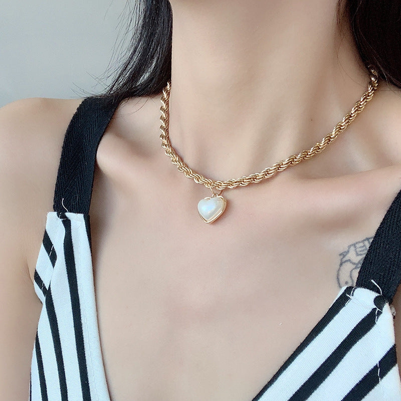 Arzonai Ins net red the same twist love pearl necklace ladies fashion niche personality clavicle chain necklace