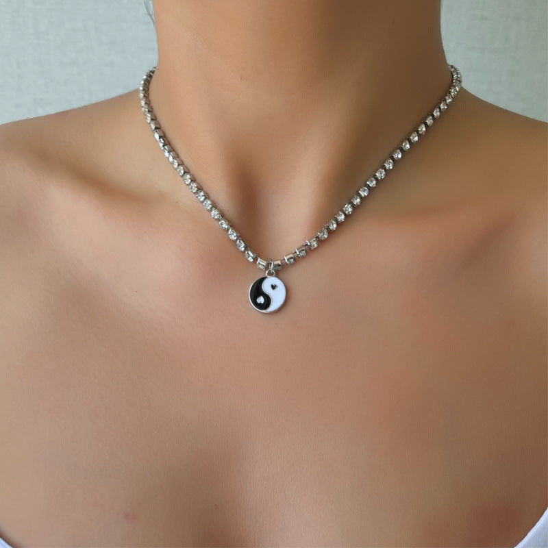 Arzonai European and American cross-border new Tai Chi gossip yin and yang pendant necklace simple retro thick chain single layer necklace female