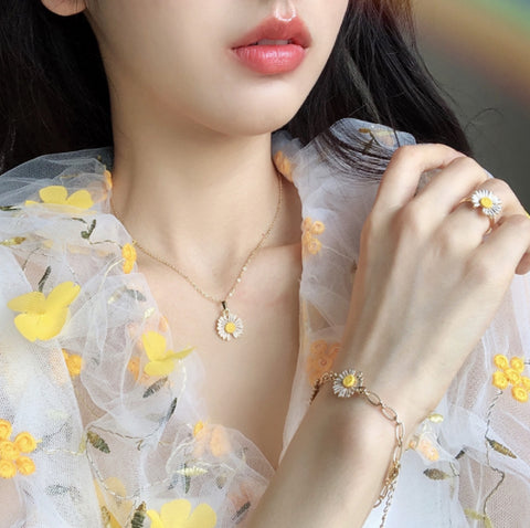 Arzonai Small daisy forest flower bracelet female ins high sense niche design student girlfriends simple cold wind jewelry