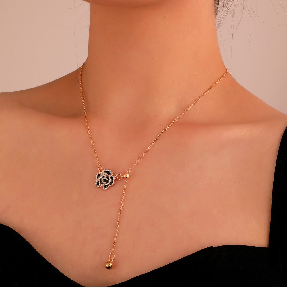 Arzonai French light luxury black camellia diamond necklace female retro niche temperament pull-out fashion clavicle chain accessories